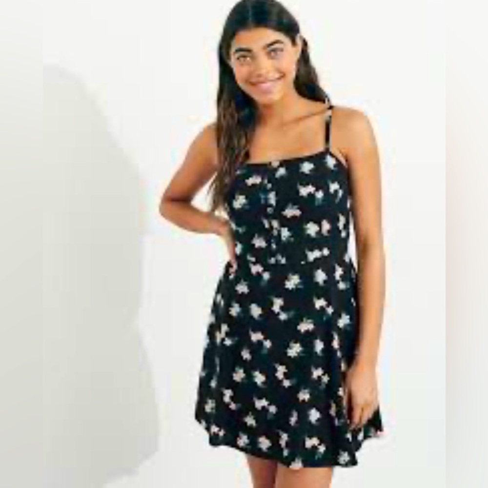 Hollister Black Floral Mini Dress in Women’s Sz XS